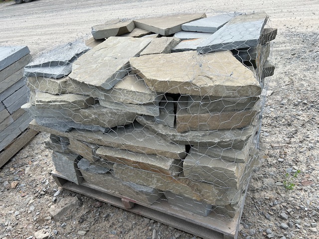 Lot 20: 3 pallets 2"-4" Quarry Colonial
